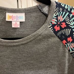 NWT Lularoe Randy Raglan Sleeve Gray Tropical, size Small